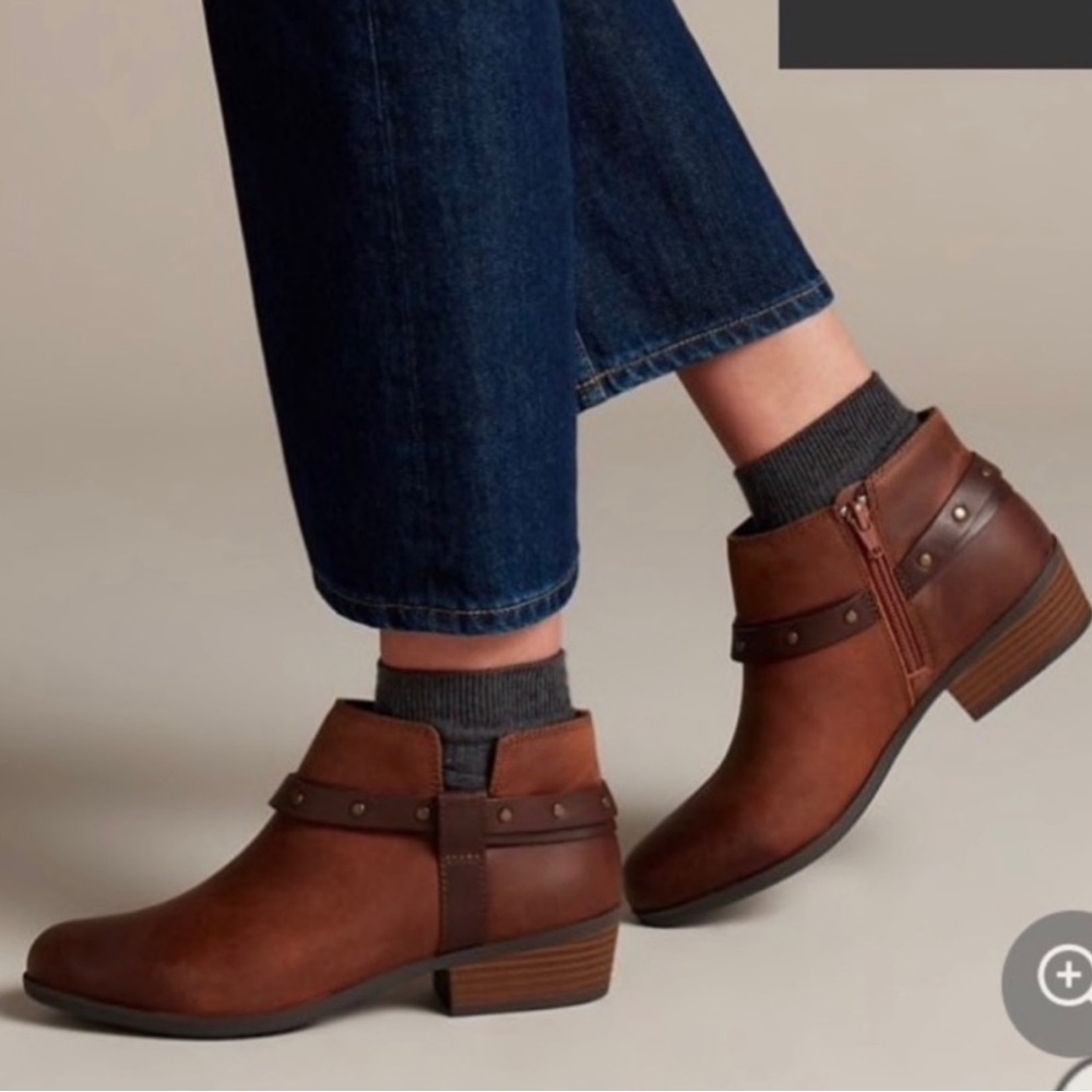 Clarks Addiy Zoie Boots Women's Brown Leather Bootie Block Heel Comfy Si…